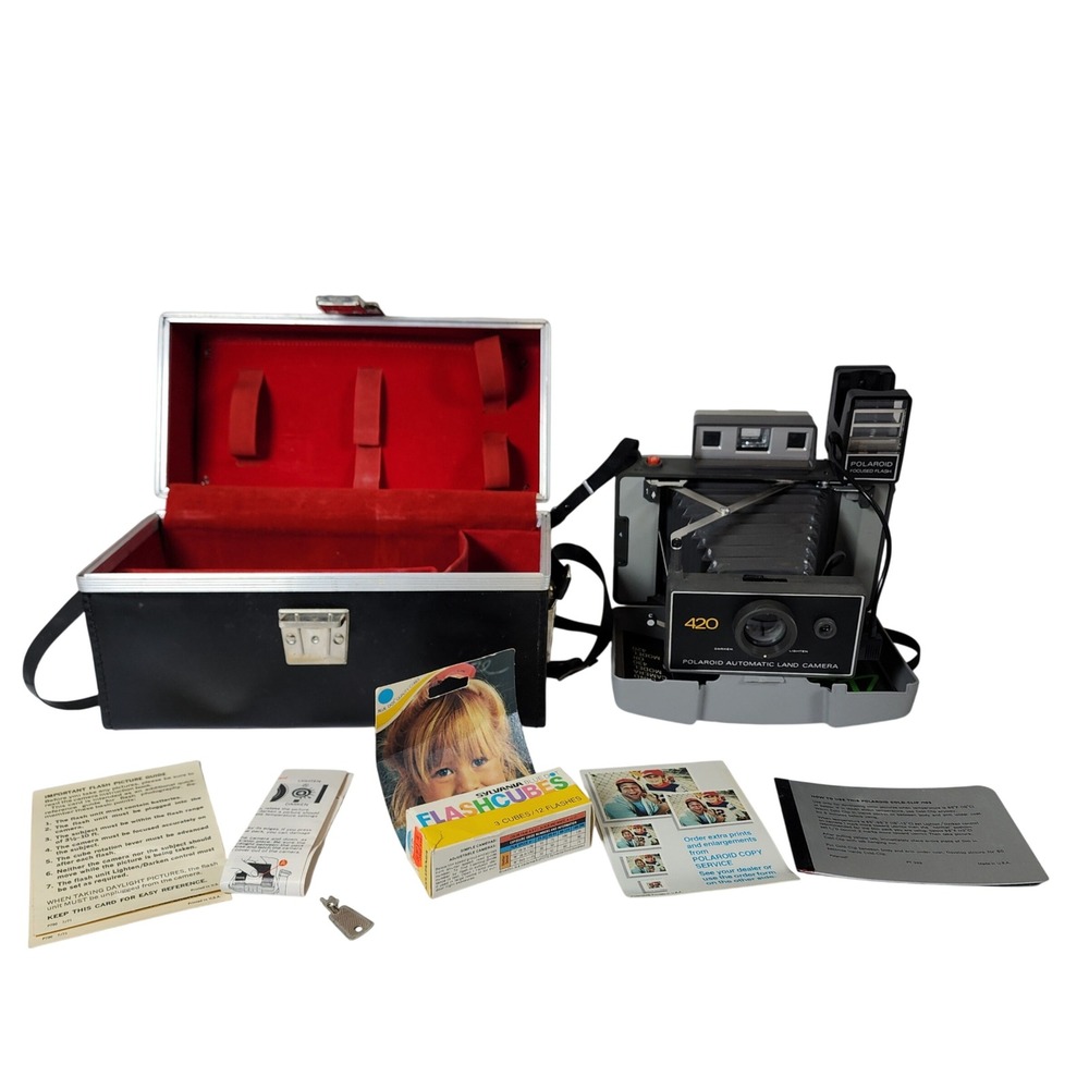 Polaroid 420‎ Automatic Land Camera Vintage Set with Case Flashcubes Manual